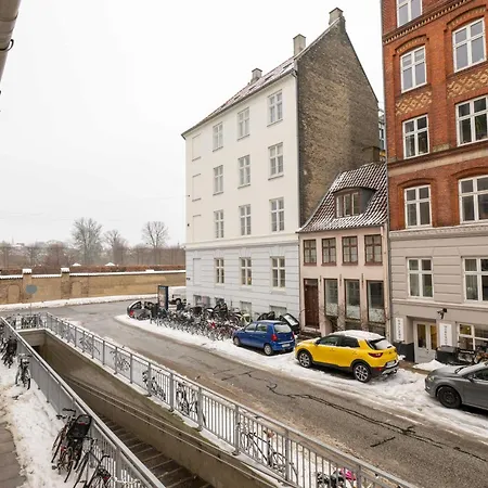 Bright For Two Near Metro & Sights *
