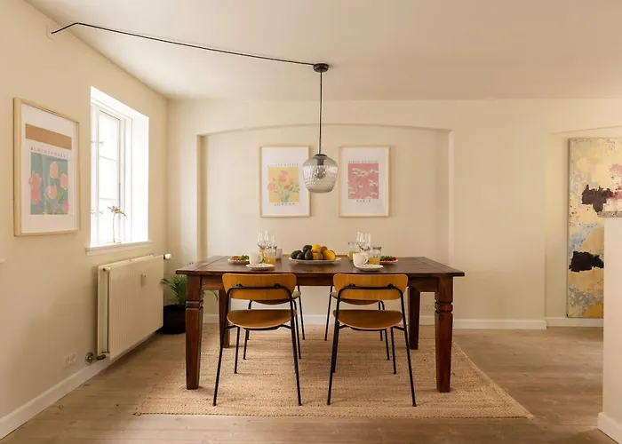 Bright For Two Near Metro & Sights