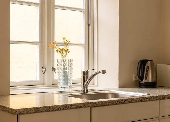 Bright For Two Near Metro & Sights 아파트 *