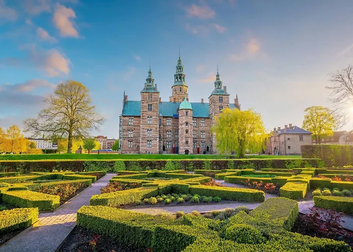 Bright For Two Near Metro & Sights *