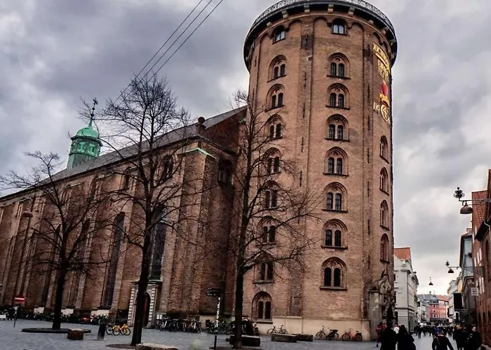 Bright For Two Near Metro & Sights